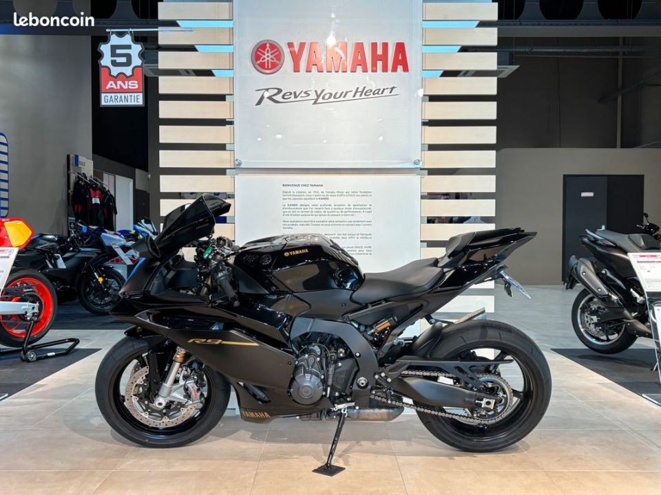 YAMAHA R9 3