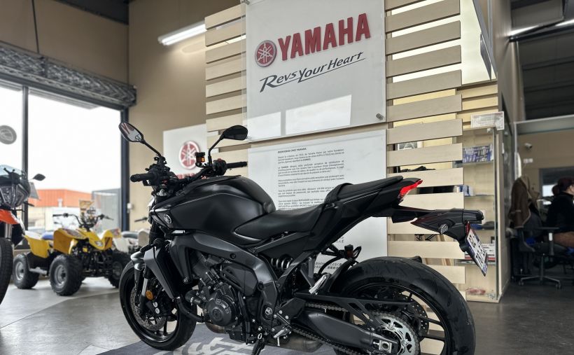 YAMAHA MT-09 Y-AMT 3
