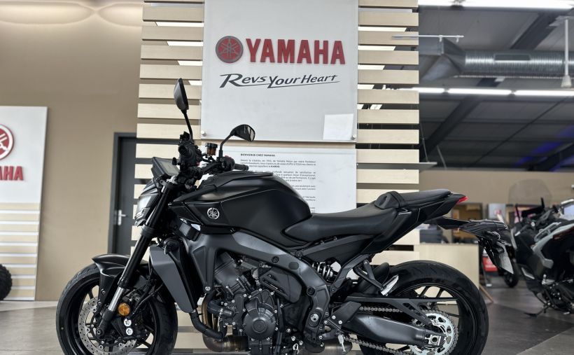 YAMAHA MT-09 Y-AMT 4