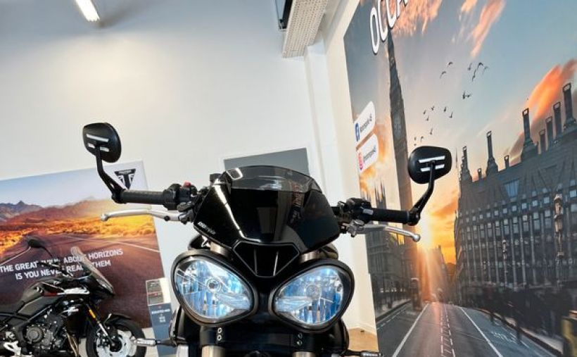 TRIUMPH SPEED TRIPLE 1050 S  1