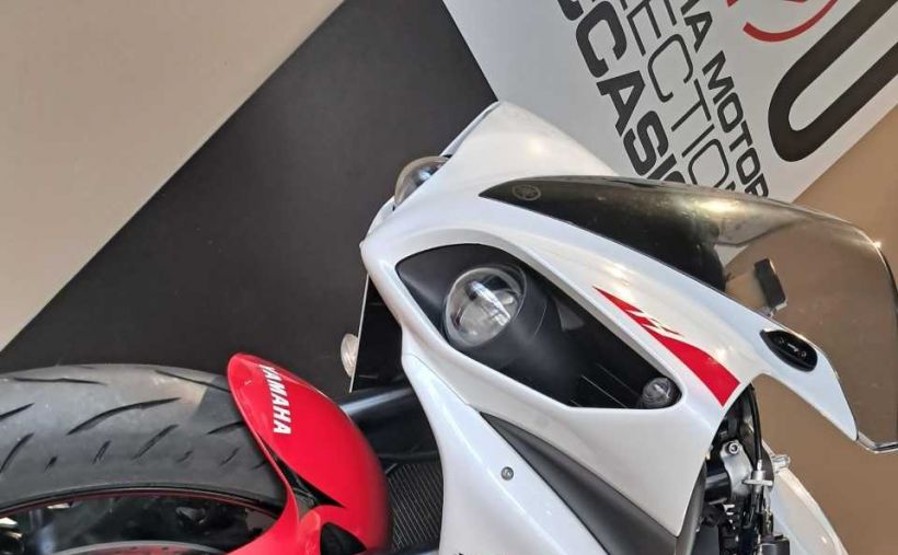 YAMAHA YZF 1000 R1 2