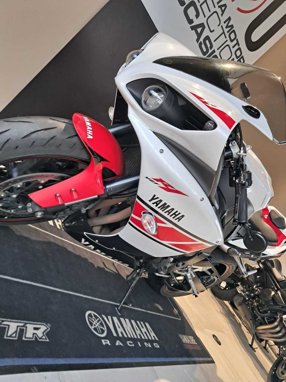 YAMAHA YZF 1000 R1 2