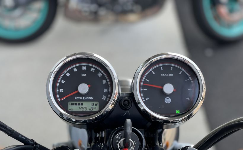 ROYAL ENFIELD INTERCEPTOR 7