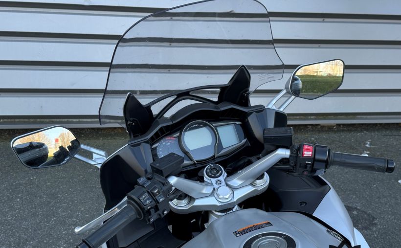 YAMAHA FJR 1300 AE 6