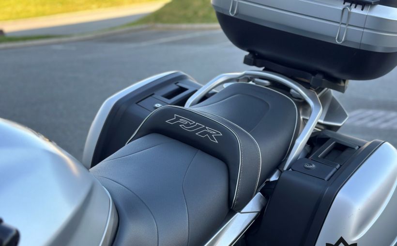 YAMAHA FJR 1300 AE 7