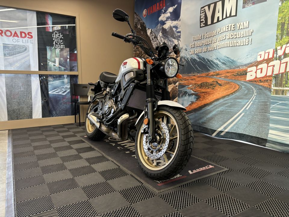 YAMAHA XSR 700 XTRIBUTE 1