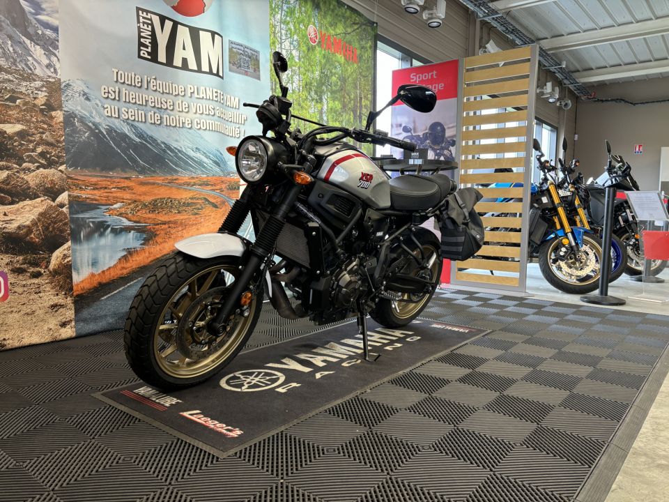 YAMAHA XSR 700 XTRIBUTE 6