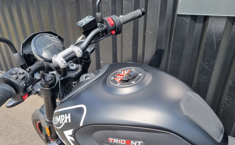 TRIUMPH TRIDENT 660 6