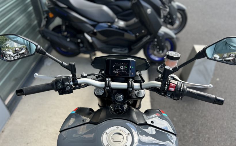 YAMAHA MT-09 6