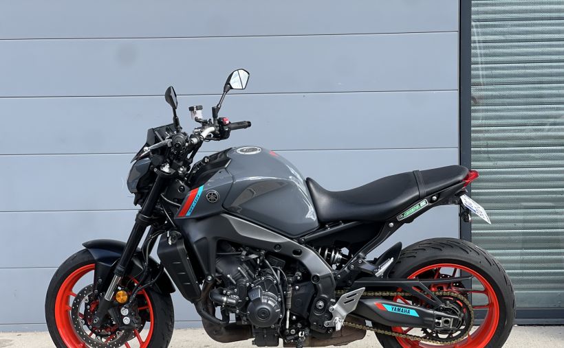 YAMAHA MT-09 3