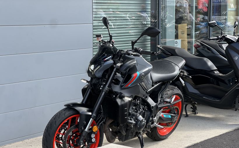 YAMAHA MT-09 4