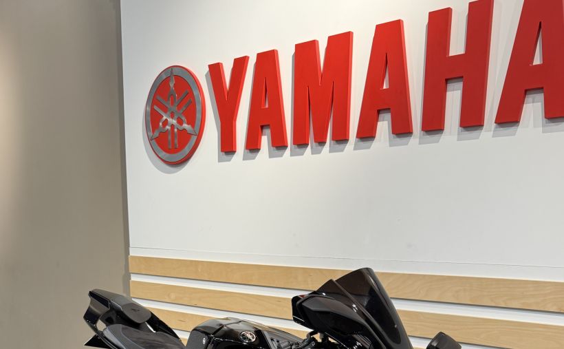 YAMAHA YZF 1000 R1 1