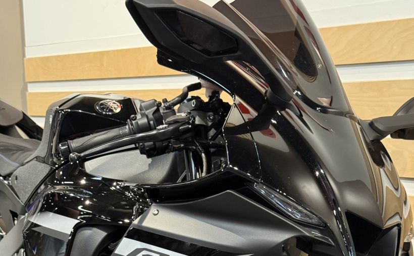 YAMAHA YZF 1000 R1 2
