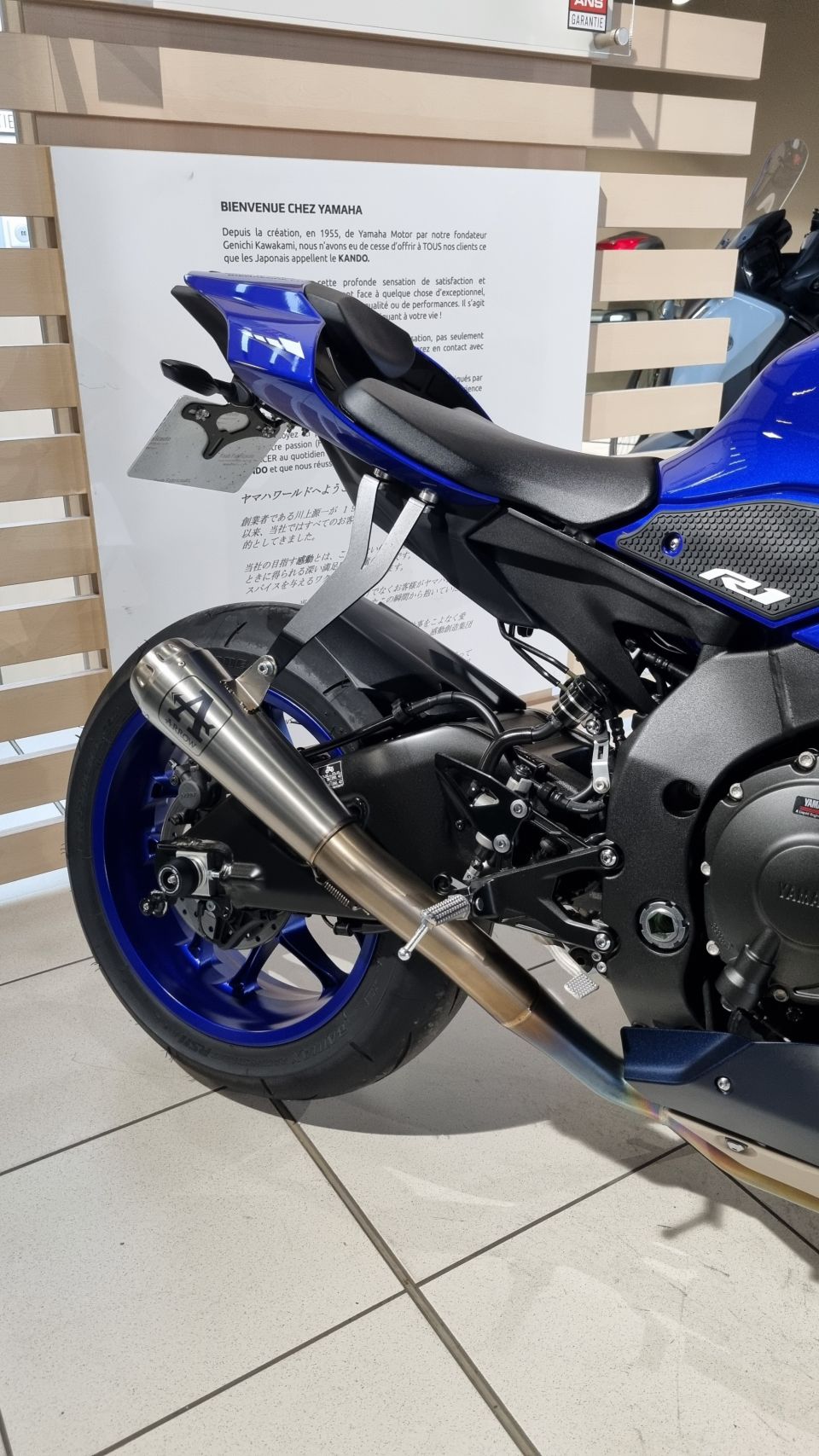 YAMAHA R1 2