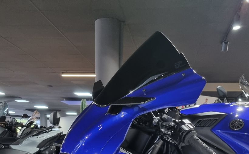 YAMAHA R1 4