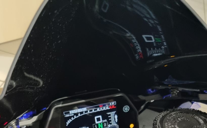 YAMAHA R1 7