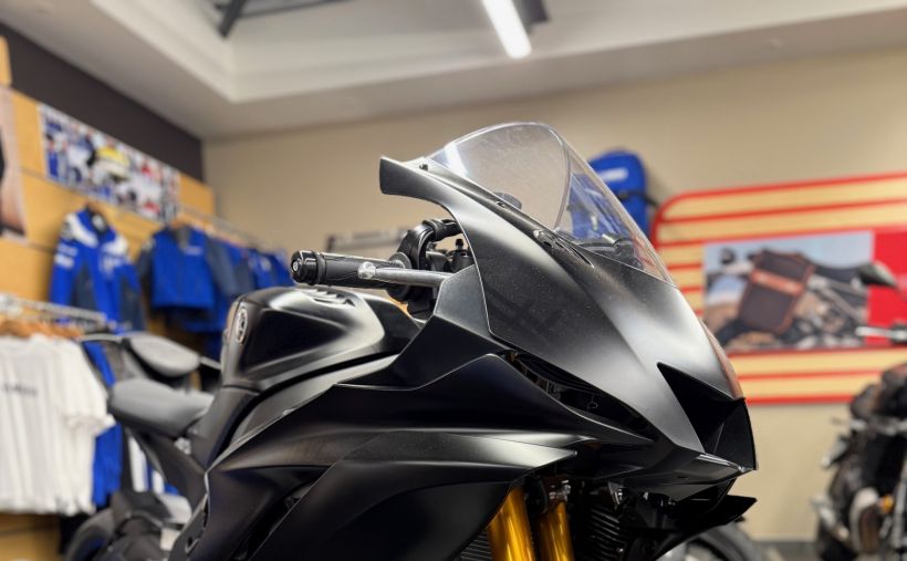 YAMAHA YZF-R6 RACE 1