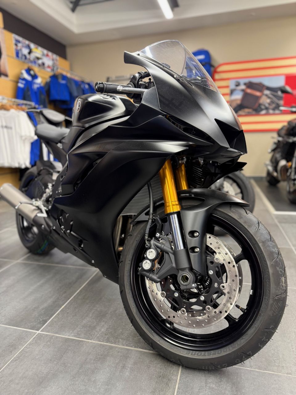 YAMAHA YZF-R6 RACE 4