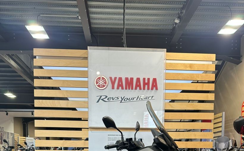 YAMAHA XMAX 300 0