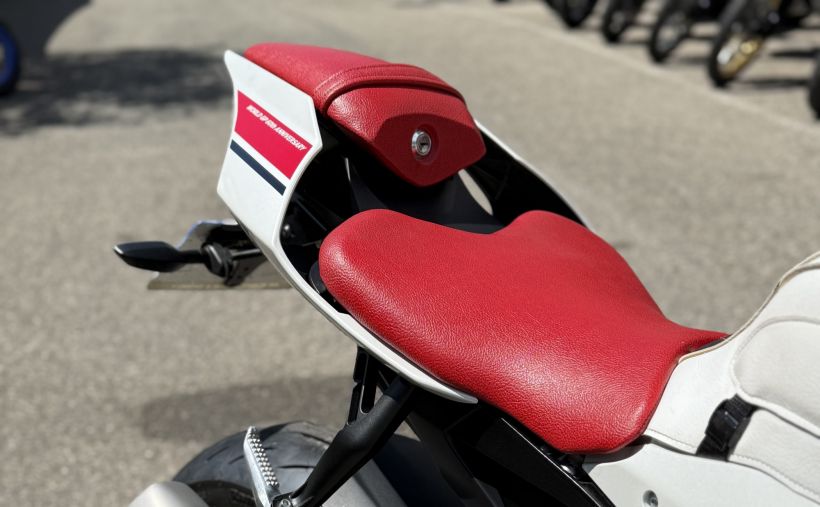 YAMAHA YZF 1000 R1 60TH 3