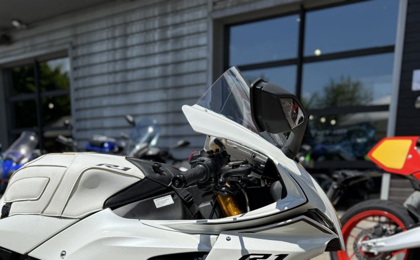 YAMAHA YZF 1000 R1 60TH 1