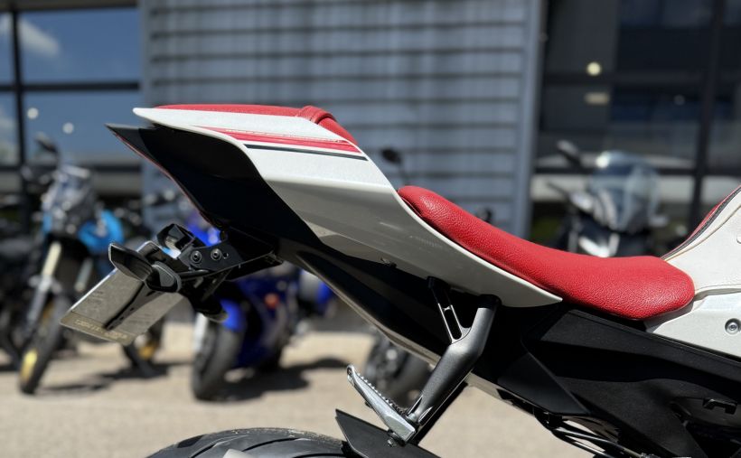 YAMAHA YZF 1000 R1 60TH 5