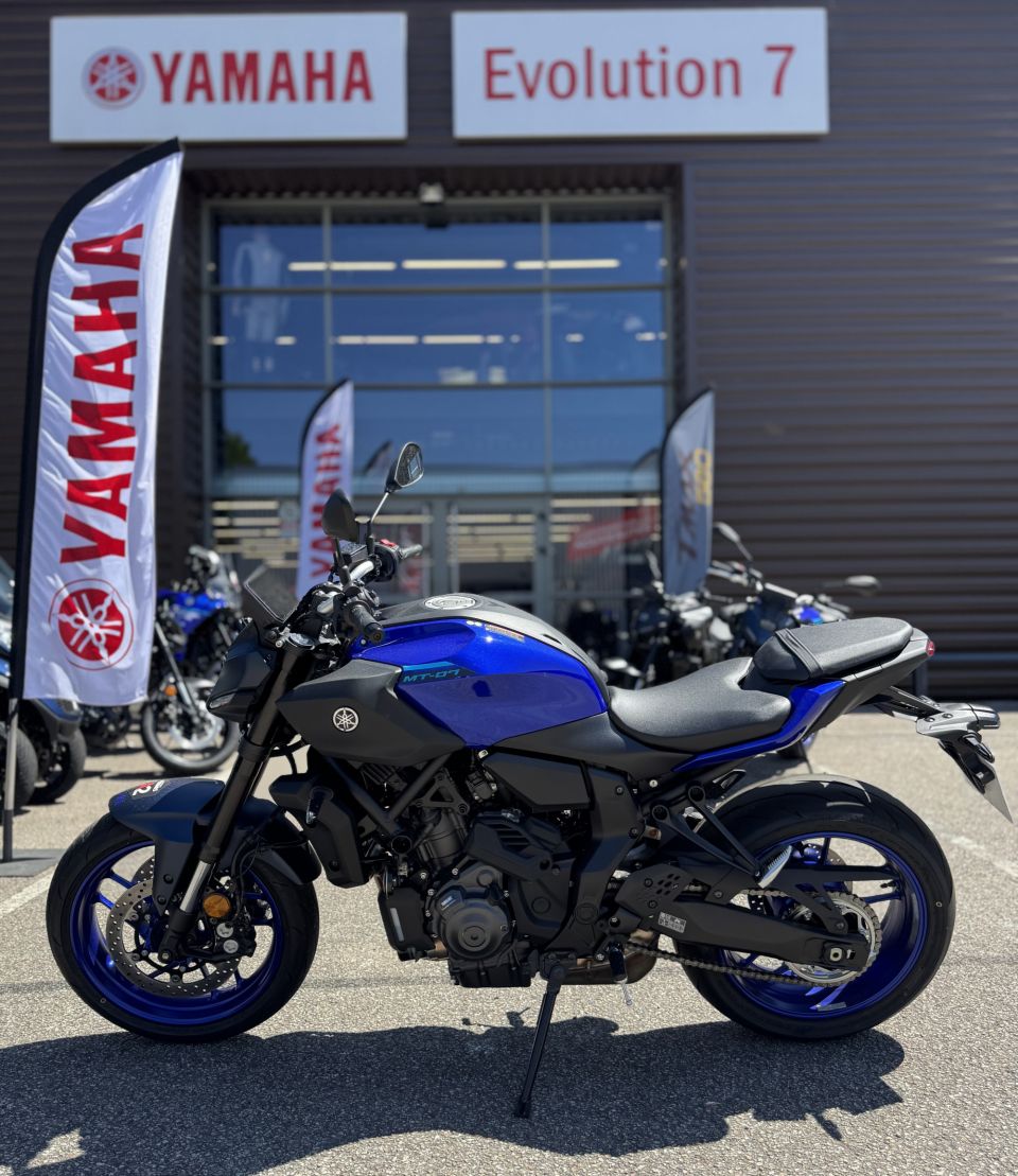 YAMAHA MT-07 8
