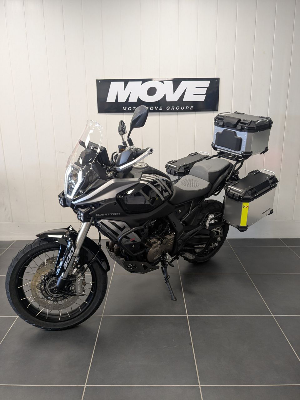 QJ MOTOR SRT 600 SX Touring 3