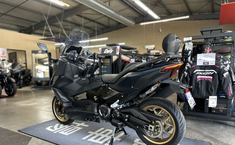 YAMAHA XP T-MAX 560 TECH MAX 8