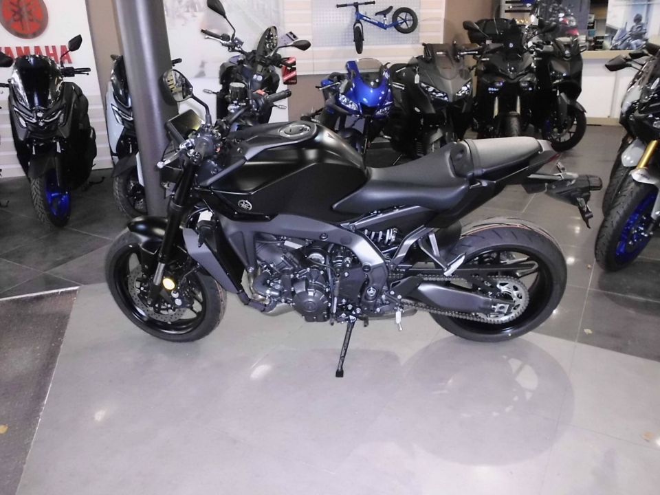 YAMAHA MT-09 0