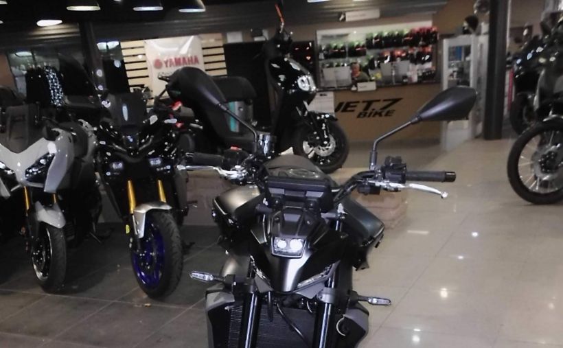 YAMAHA MT-09 1