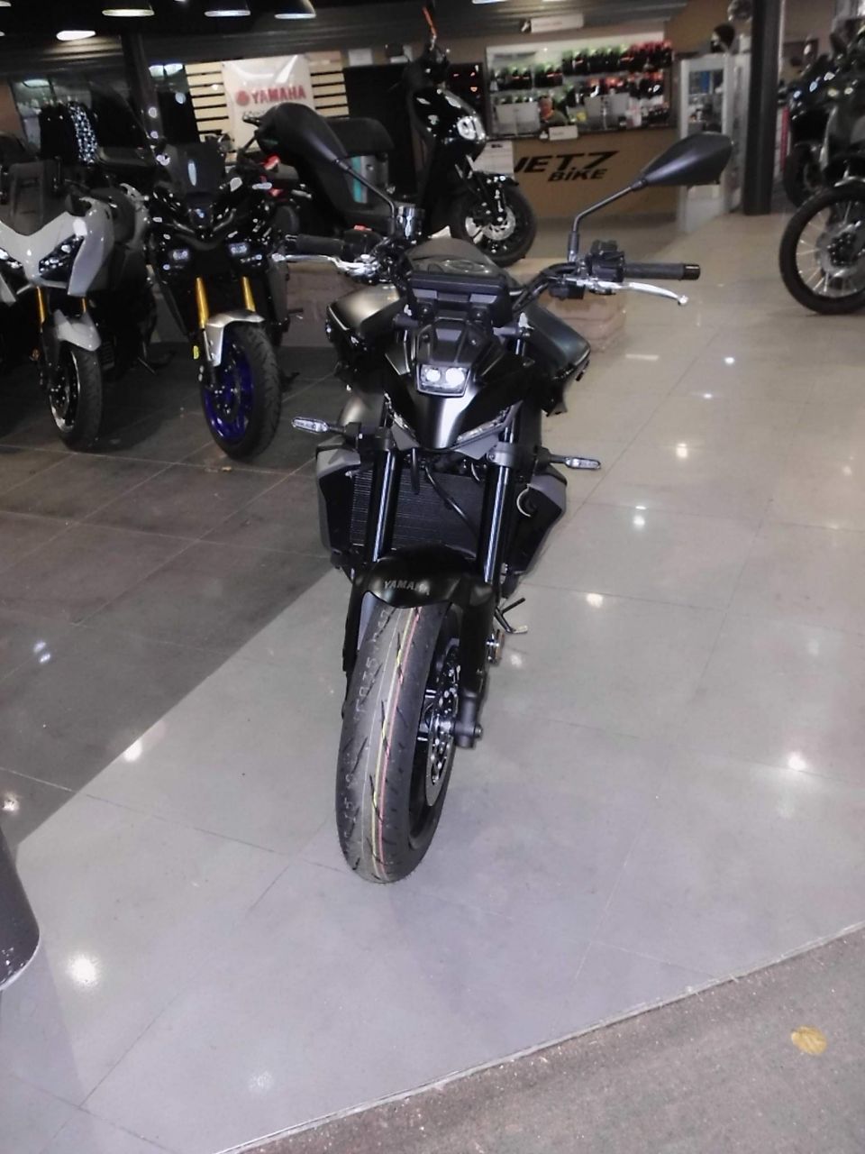 YAMAHA MT-09 1