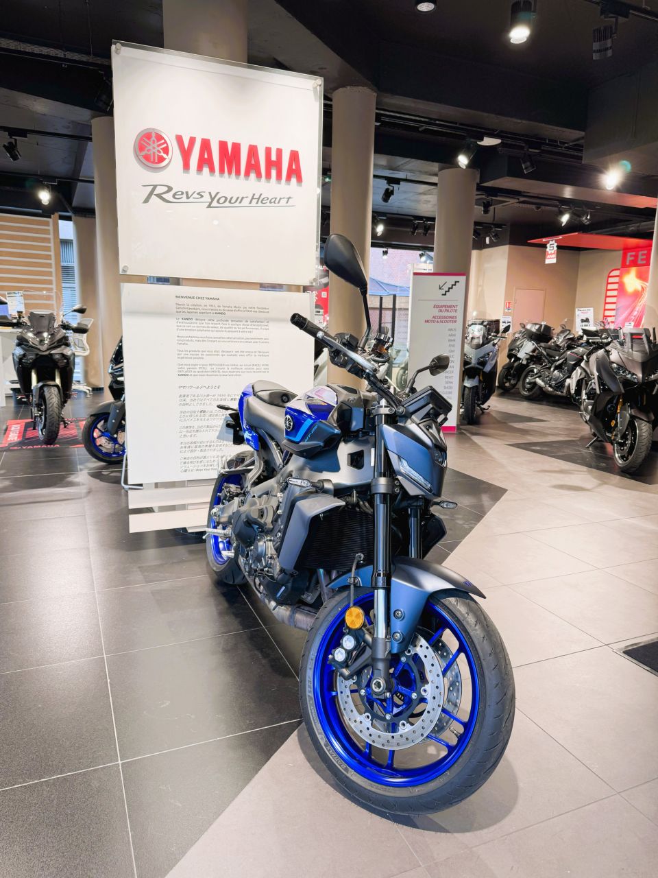 YAMAHA MT-09  Y-AMT 0