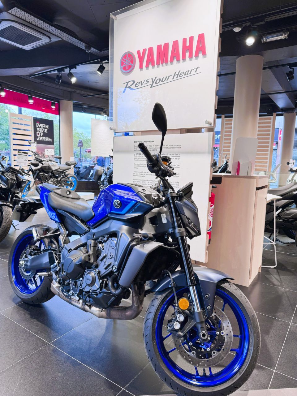 YAMAHA MT-09  Y-AMT 1