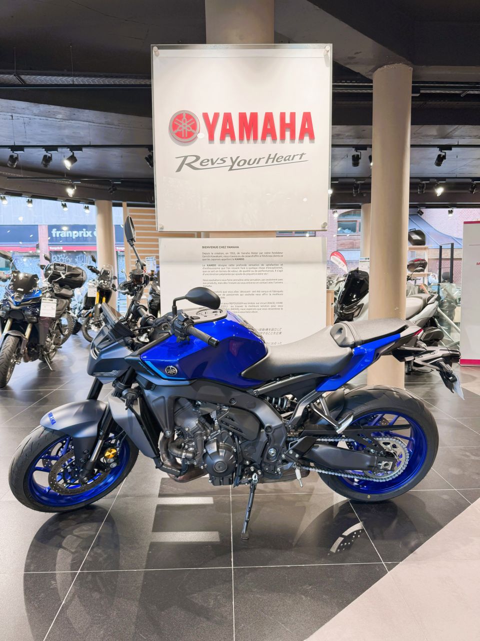 YAMAHA MT-09  Y-AMT 5