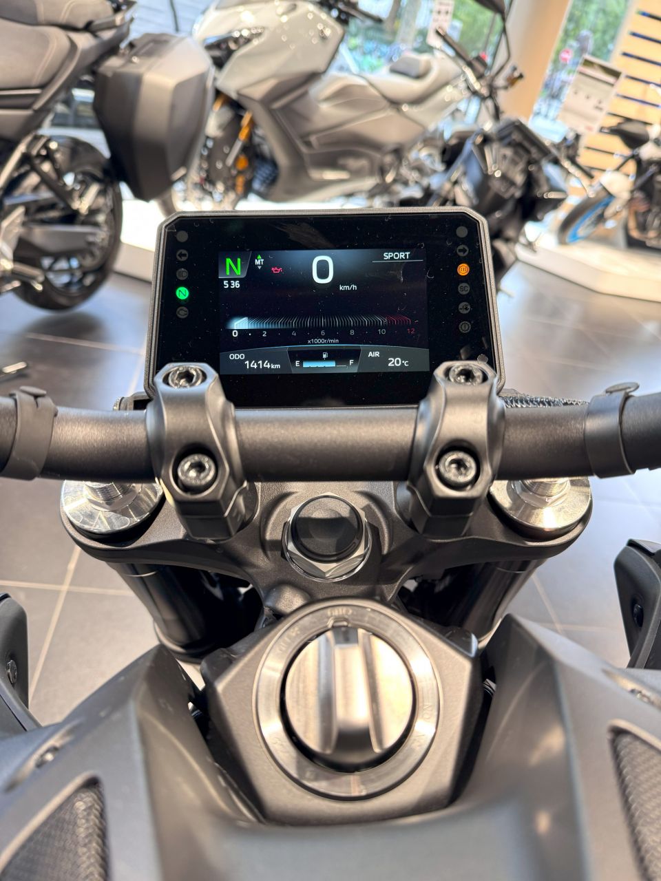 YAMAHA MT-09  Y-AMT 7