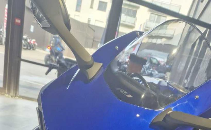 YAMAHA YZF 1000 R1 1