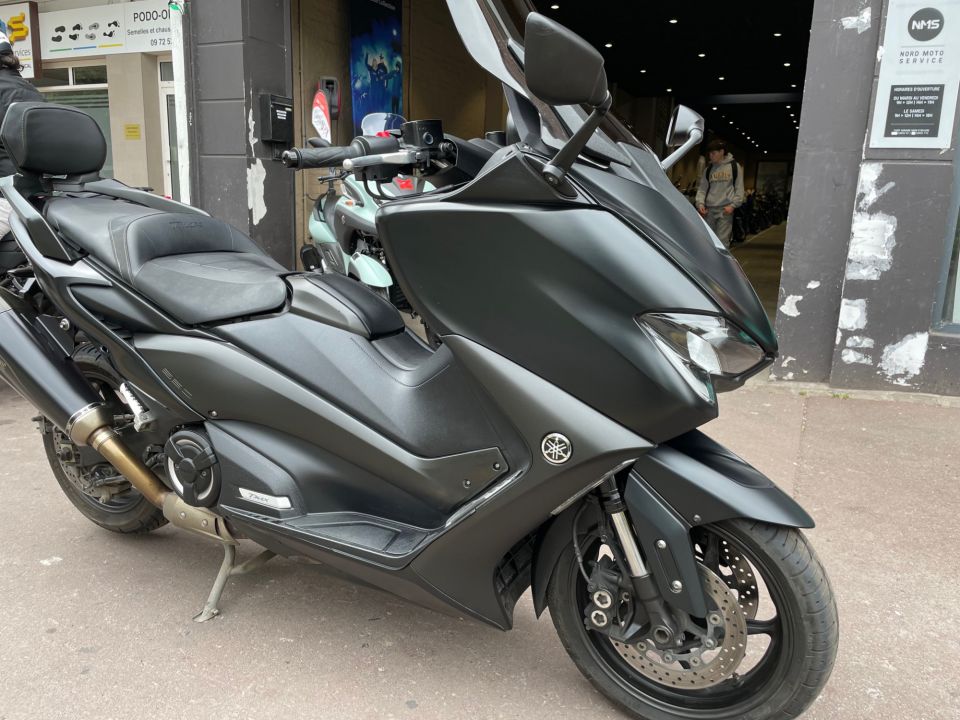 YAMAHA TMAX 560 1