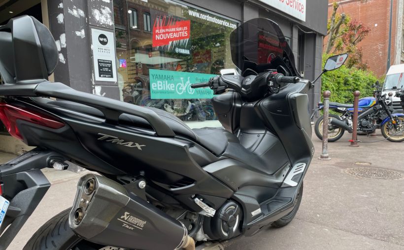 YAMAHA TMAX 560 2