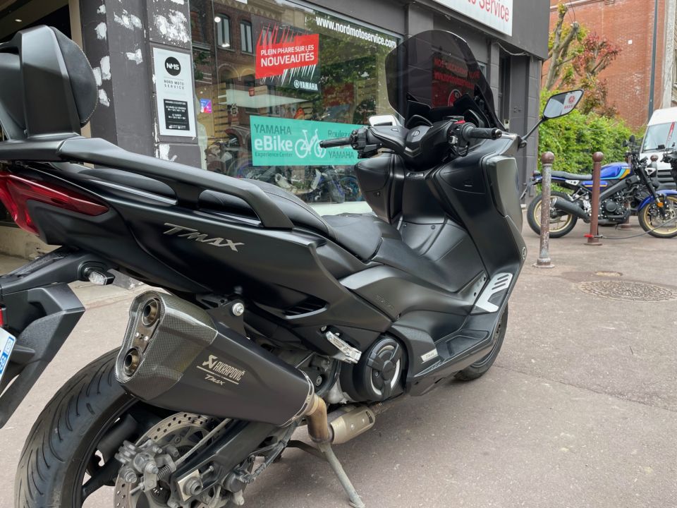 YAMAHA TMAX 560 2