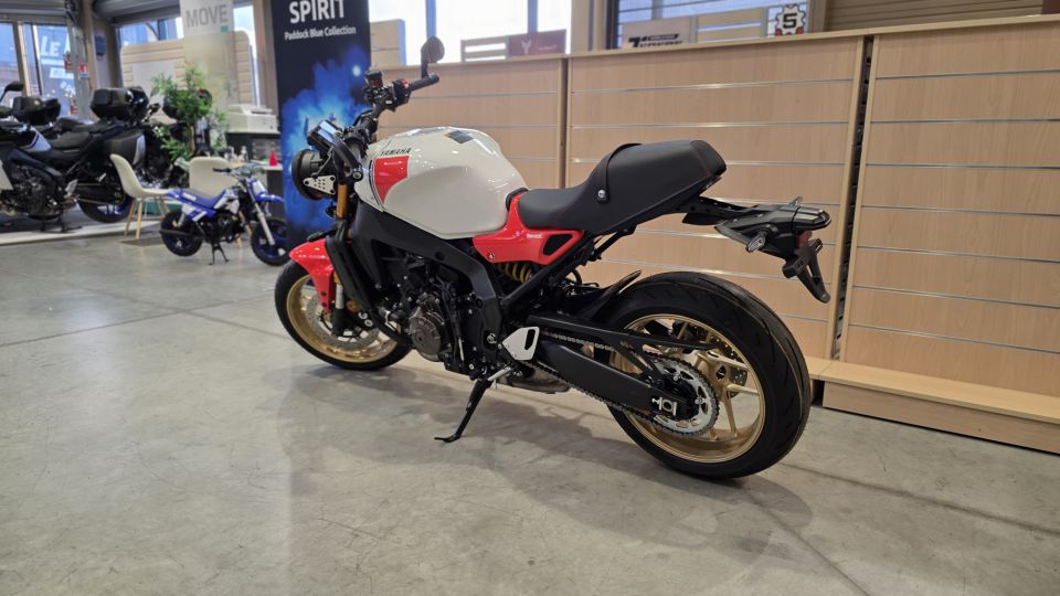 YAMAHA XSR 900 5