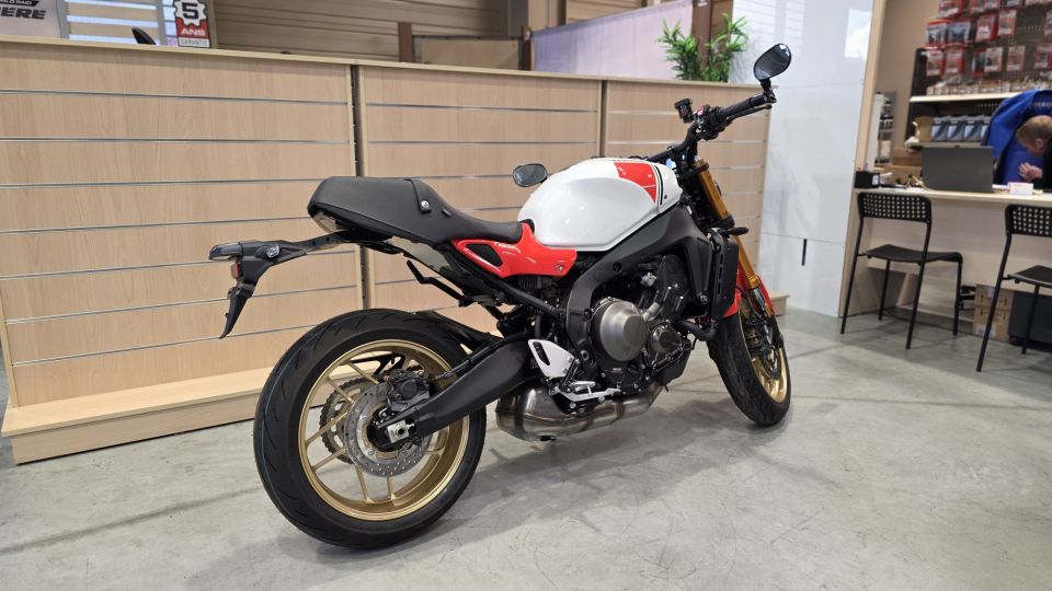 YAMAHA XSR 900 2