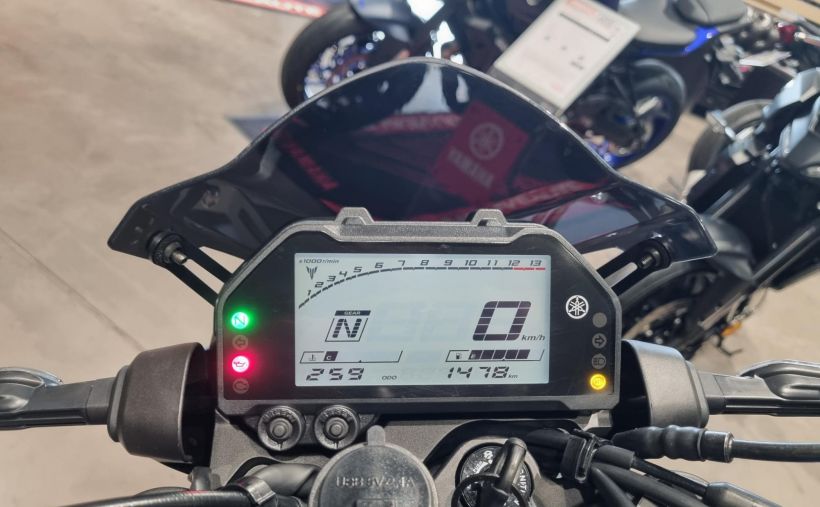 YAMAHA MT-03 2