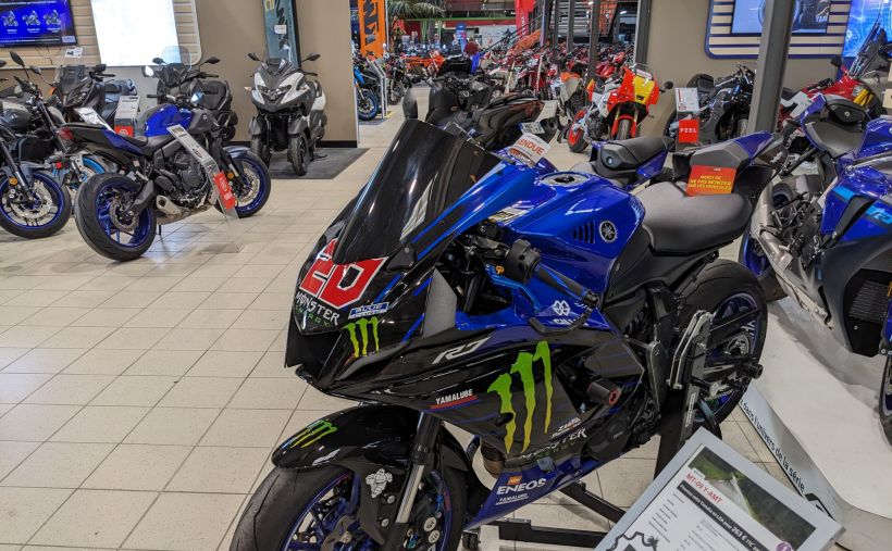YAMAHA YZF-R7 3