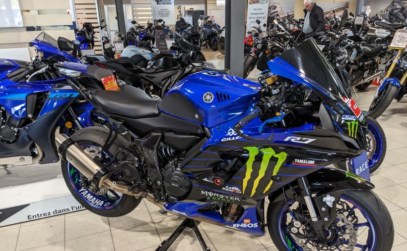 YAMAHA YZF-R7 0