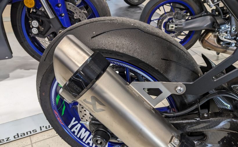 YAMAHA YZF-R7 6