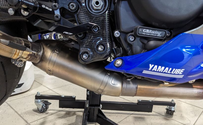 YAMAHA YZF-R7 9