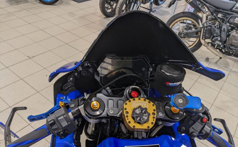 YAMAHA YZF-R7 12