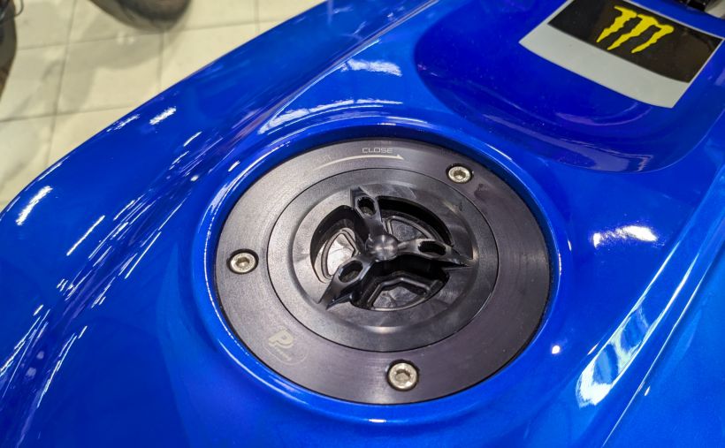 YAMAHA YZF-R7 13