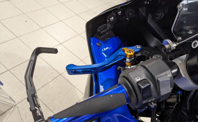 YAMAHA YZF-R7 15